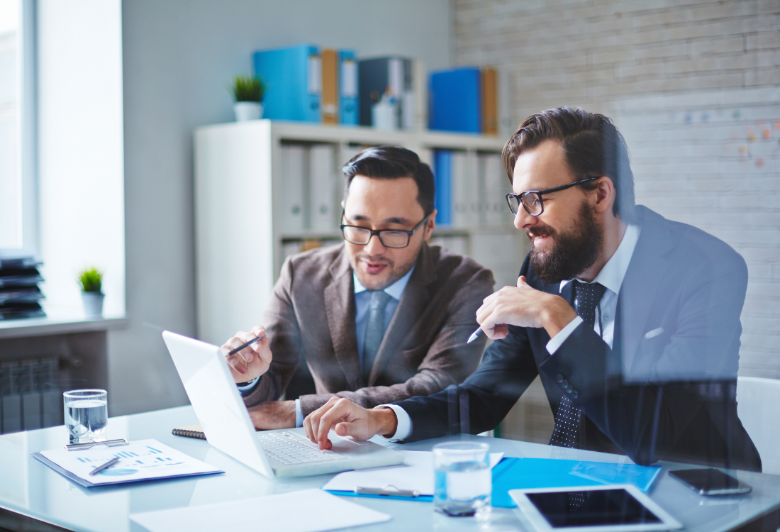 A business growth consultant speaking to a business owner about which areas need to improve to make their business successful. 